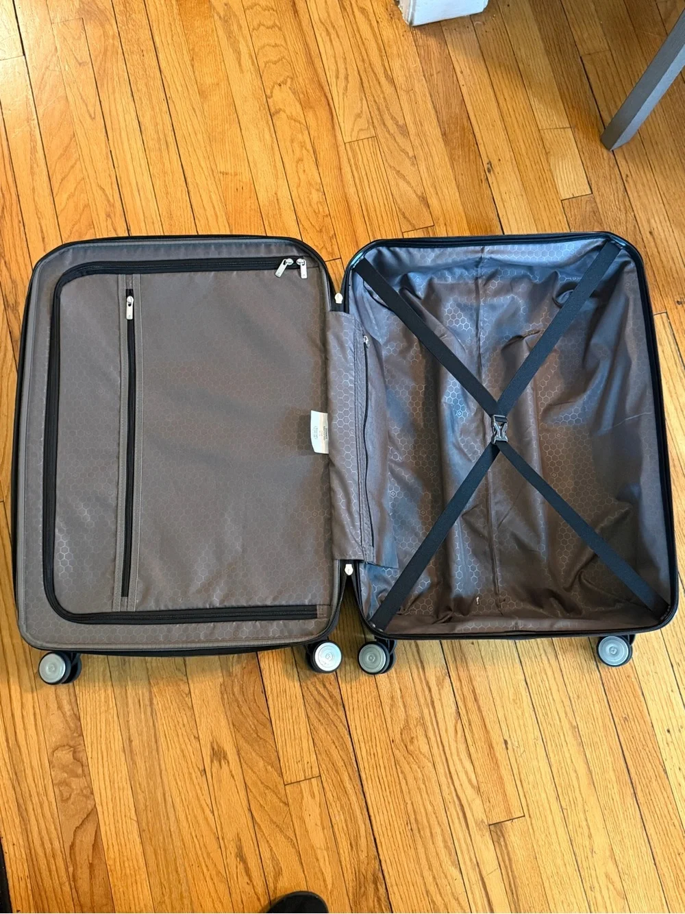 Samsonite Black Freeform Medium Check-in Hardside Spinner